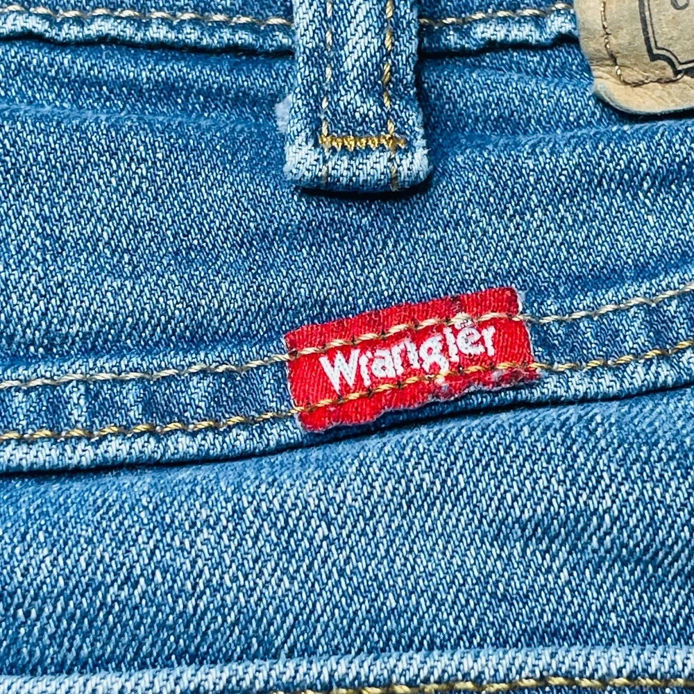 Wrangler Men's Approx 36x29 Light Wash Athletic Fit Stretch Jeans Casual